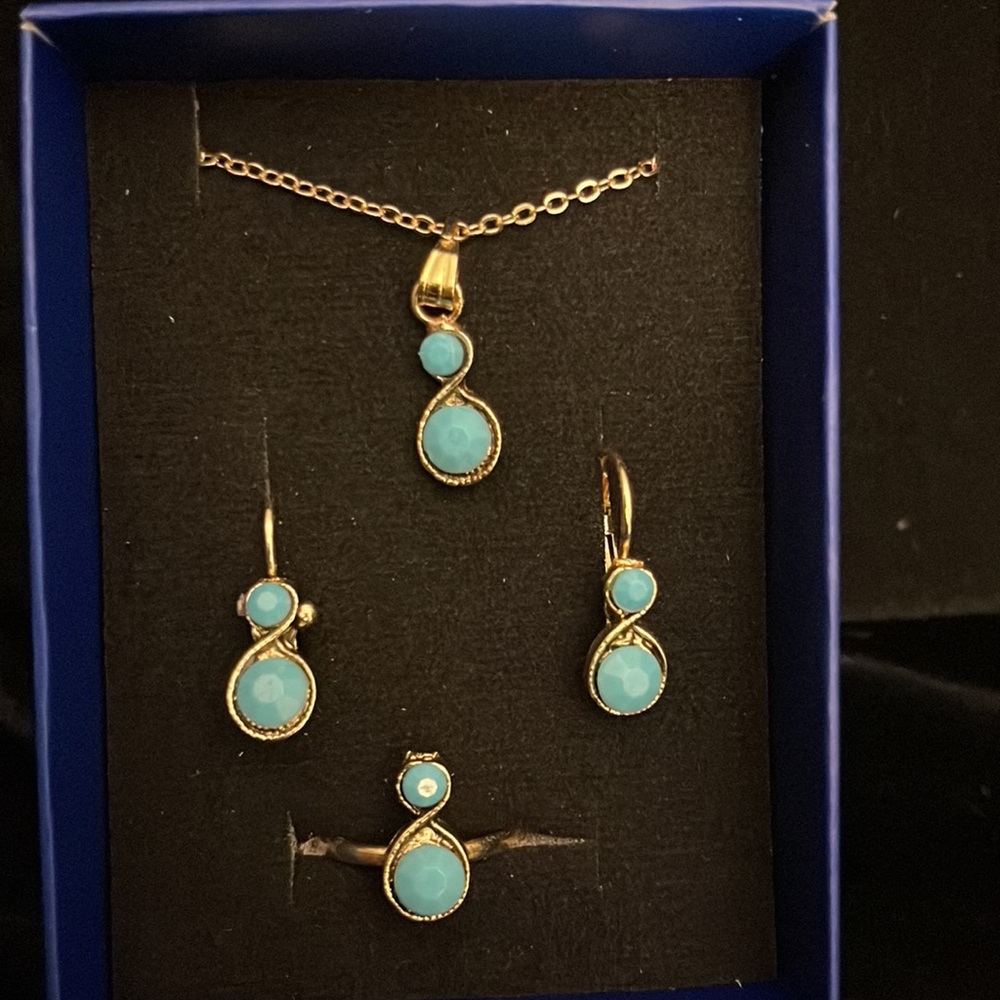 Jewelry Set - Picture 2 of 2